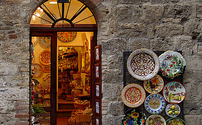 Shopping in San Gimignano, Tuscany, Italy. Flickr:Frank Kovalchek