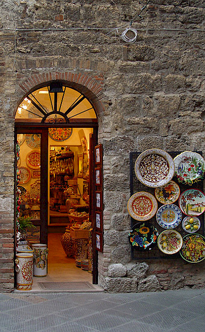 Shopping in San Gimignano, Tuscany, Italy. Flickr:Frank Kovalchek