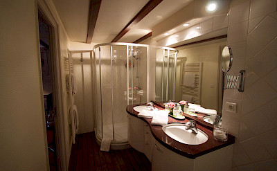 The spacious bathroom with double sinks | Bike & Boat Tours