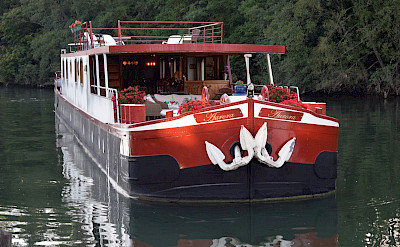 Front view of the Aurora | Bike & Boat Tours