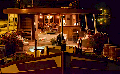 The covered jacuzzi deck on the Aurora | Bike & Boat Tours