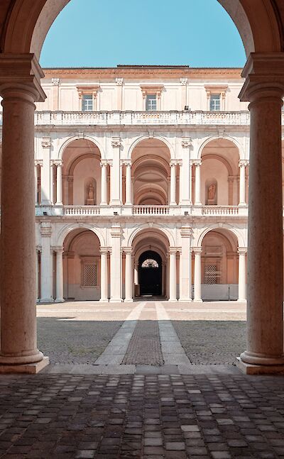 Archways in Emilia-Romagna, Italy. Unsplash@Andrea Marcheschi