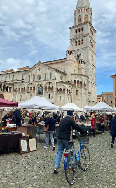 Market in Modena, Italy. Unsplash@Megan Leung