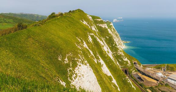 White Cliffs of Dover, Kent, England. Unsplash:Henry Ren