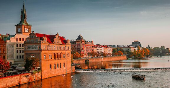 Sunset over the city of Prague, Czech Republic. unsplash:RodrigoArdilha