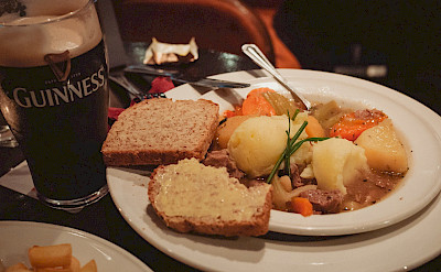 Irish stew and Guinness in Ireland to fuel the hiking. Flickr:daspunkt
