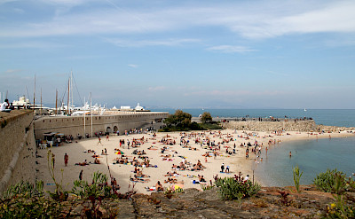Beaching at Antibes, Provence-Alpes-Côte d'Azur, France. Flickr:Cesara Cebal