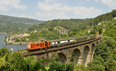 Train in Regua, Portugal. Flickr:Nelso Silva 