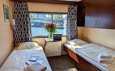 Twin cabin - Upper deck | Serena | Bike & Boat Tour