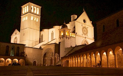 Assisi at night, Italy. Unsplash@Adelio