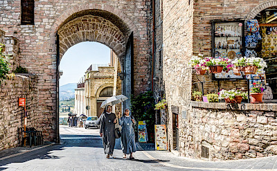 Nuns walking in Assisi, Umbria, Italy. Flickr:Steven dosRemedios