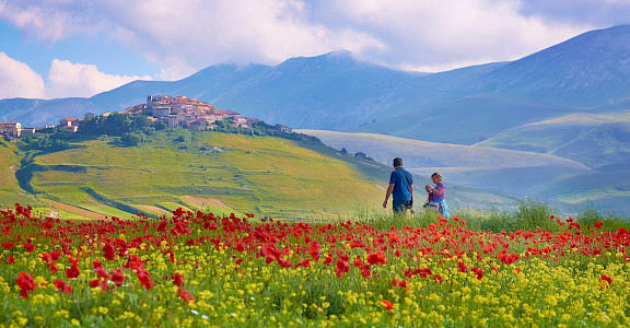 Walking in Umbria, near Assisi, in Italy. Flickr:Moyan Brenn