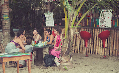 Socializing in Santa Marta, Colombia. Flickr:Catherine Ménard
