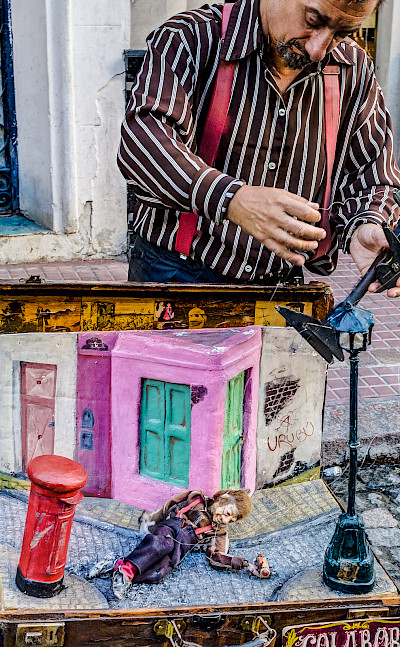 Puppeteer in Buenos Aires, Argentina. Flickr:Steven dosRemedios