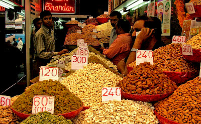 Spices for sale in India. Flickr:Guilhem Vellut