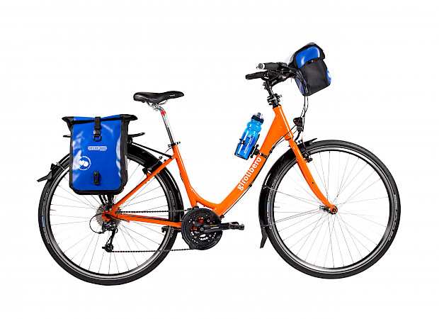 Low entry city touring bike with accessories