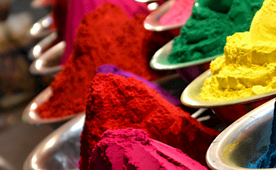 Dyes for sale in India. Flickr:Liv Unni Sødem