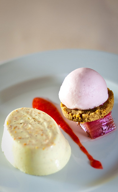 Fancy desserts on the Roi Soleil! ©Roi Soleil