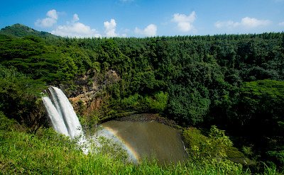 Waterfalls in Hawai'i. Flickr:Erik Cooper 