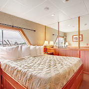 Bed Commodore Suite | Safari Explorer | Alaska and Hawaii Cruise Tour