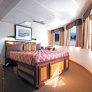 Junior Commodore cabin 302 | Wilderness Legacy | Pacific Northwest
