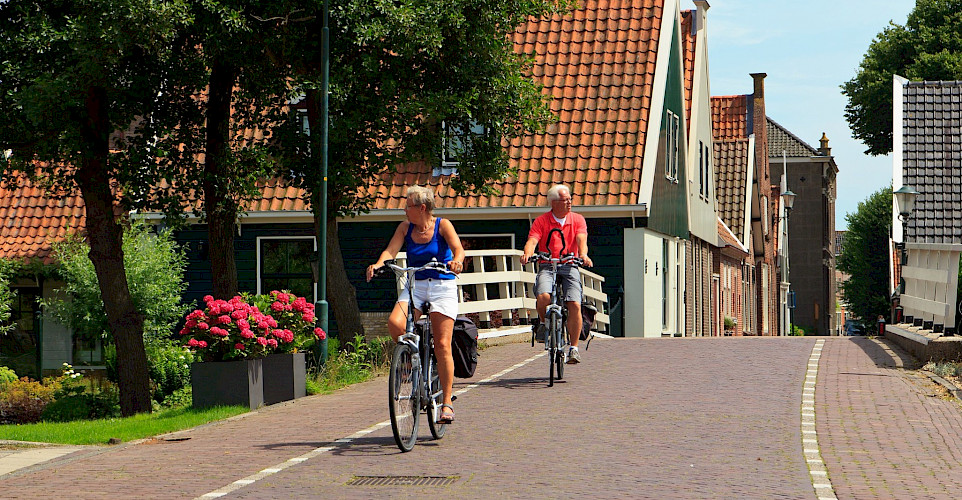 Biking in beautiful, flat Holland! ©TO