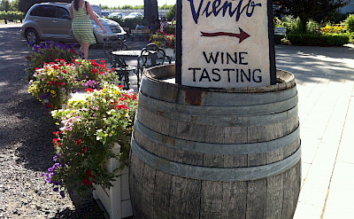 Wine tasting in Hood River, Oregon. Flickr:Thomassin Michael