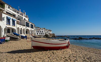 Boat on the beach in Calella de Palafrugell, Catalonia. Unsplash@Manuel Torres Garcia