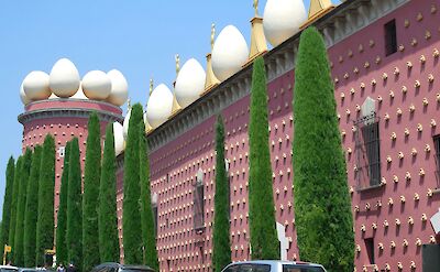 Dal&iacute; Theatre-Museum in Figueres, Spain, adorned with giant white eggs. Unsplash@Olesia Libra
