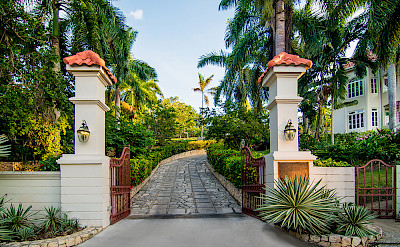 Es Entrance Gate