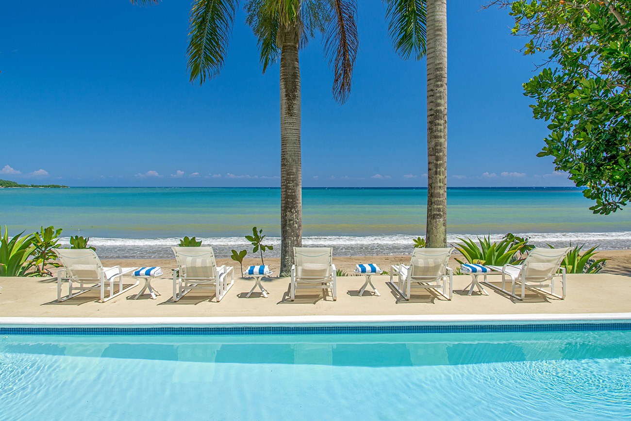 Serenity on the Beach Jamaica villa in Montego Bay with pool
