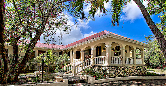 Baie Longue Beach House Entrance 2