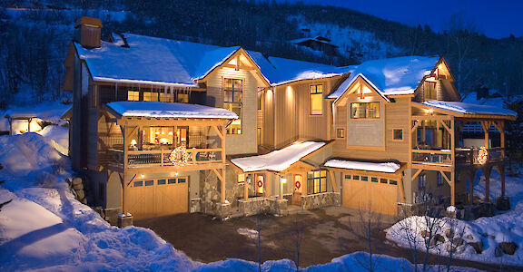 Winter+exterior+of+Brown+Bear+Chalet