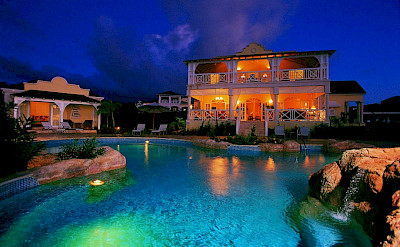 Calliaqua Night Pool