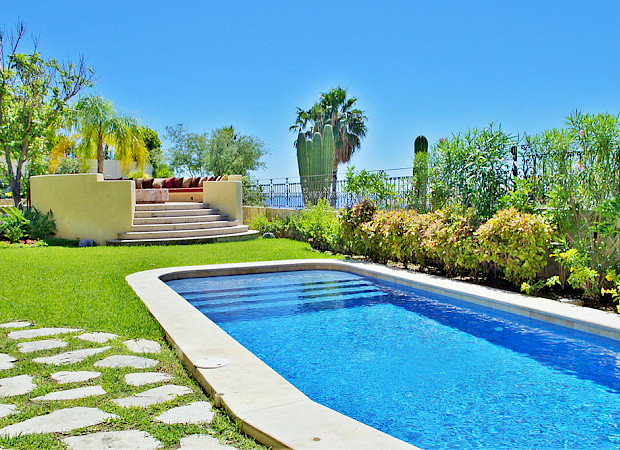 Casa De La Familia