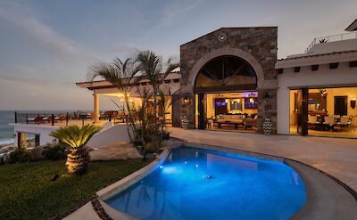 Cll Upper Wading Pool At Dusk Looking Toward Front Terrace And Great Room