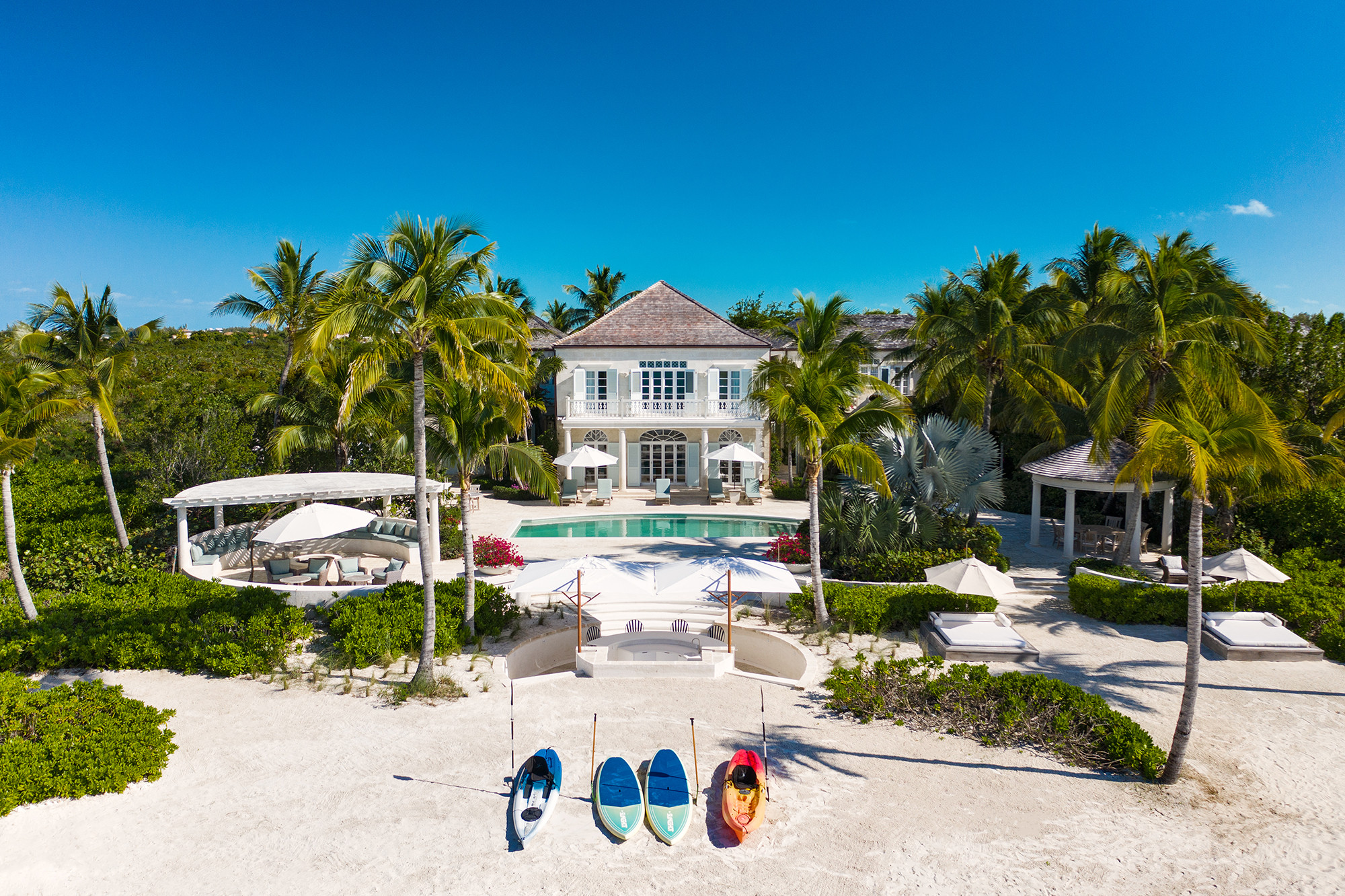 Coral House - Beachfront villa in Providenciales, Turks & Caicos 