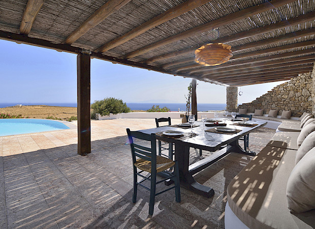 Outdoor Dine Area