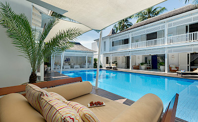 Villa Daybed By The Pool