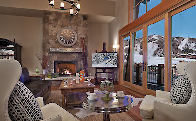 Sunshine+Peak+great+room+with+fireplace+and+beautiful+views