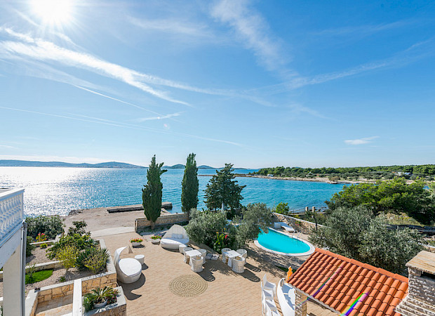 Luxury Accommodation Villa L