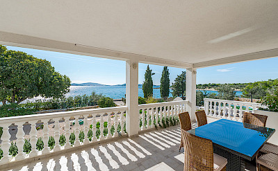 Luxury Accommodation Villa L