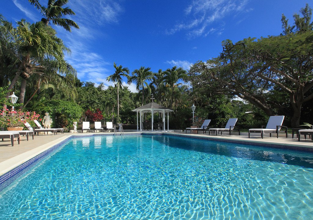 Vistamar Barbados villa in St. James with pool