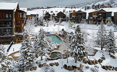 Aerial+view+of+community+pools+with+mountain+backdrop