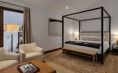 Primary+suite+on+upper+level