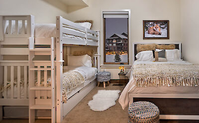 Bunk+bedroom+on+lower+level
