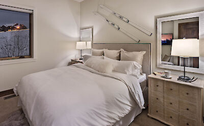 Queen+bedroom+on+lower+level