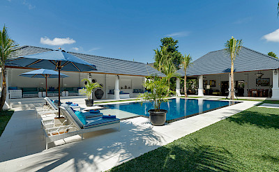 Villa Windu Asri Lawn And Pool