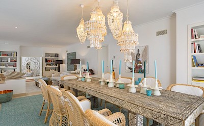 Villa Hibiscus Dining Table