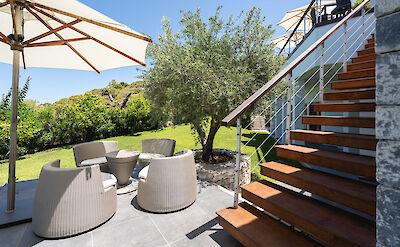 Vtcoutdoor Living Area At The Western Garden By The Outdoor Staircaseand The Reflection Pool Lower Ground Floor